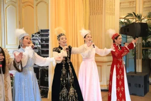 ПАРИЖ КӨРЕРМЕНДЕРІНЕ СЫР ӨНЕРПАЗДАРЫНЫҢ КОНЦЕРТІ ҰСЫНЫЛДЫ