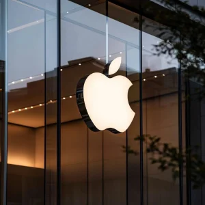 Apple компаниясының нарықтық құны алғаш рет 5 трлн доллардан асты