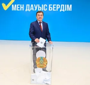 АЙМАҚ БАСШЫСЫ ҚҰРЫЛТАЙ САЙЛАУЫНДА ДАУЫС БЕРДІ
