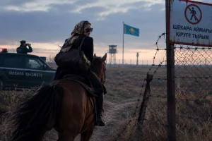 Қазақстаннан қуылған шетелдік жезөкше шекараны атпен кесіп өтіп, елге қайта келген