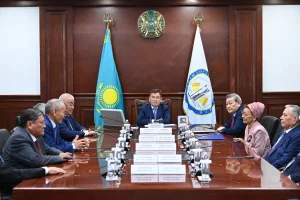 ҚОҒАМ ҚАЙРАТКЕРЛЕРІН МЕРЕЙТОЙЛАРЫМЕН ҚҰТТЫҚТАДЫ